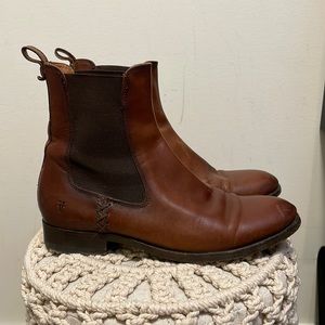 Frye Melissa Chelsea boot. Size 8.